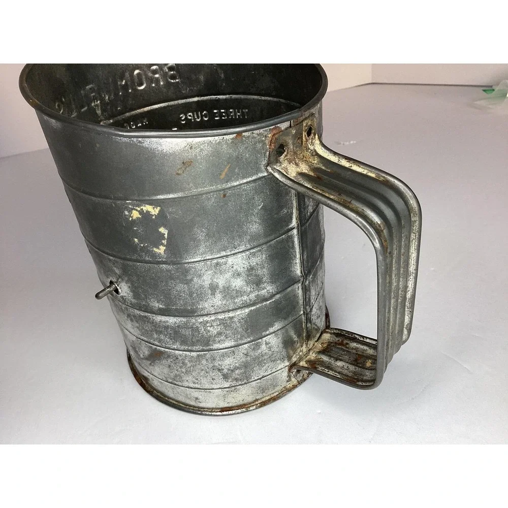Vtg Flour Measuring Sifter 3 cup‎ Wood Handle